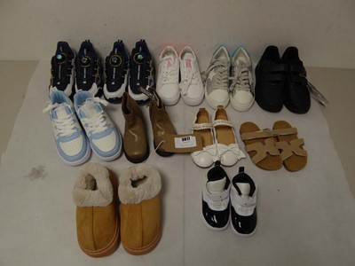 Lot 3817 - 11 pairs of kids/juniors shoes of various...