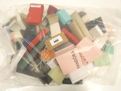 Lot 2435 - Bag of empty jewellery boxes