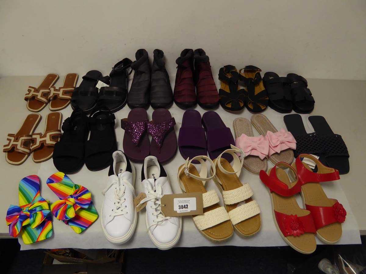 Lot 3842 - 16 pairs of ladies shoes of various style and...