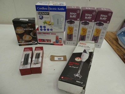 Lot 3681 - 3 x Ninja Blast portable blenders, Electric...