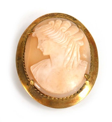 Lot 742 - An oval cameo brooch depicting a classical...