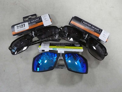 Lot 2127 - 3 pairs of Foster Grant sunglasses