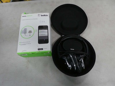 Lot 2151 - Belkin Wemo switch along with a pair of...