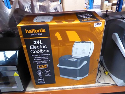 Lot 3052 - Halfords 24l electric cool box