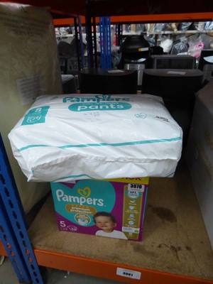 Lot 3070 - Box and bag of Pampers