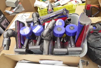 Lot 3122 - Box containing loose handheld vacuum cleaners...