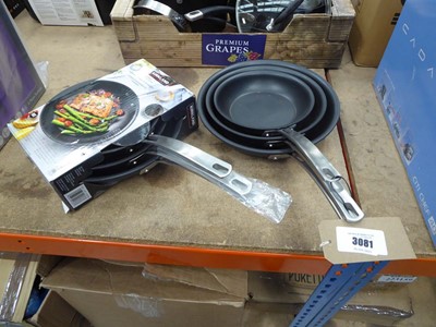 Lot 3081 - 6 loose frying pans