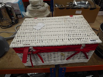 Lot 3085 - 2 mixed sized wicker hamper baskets