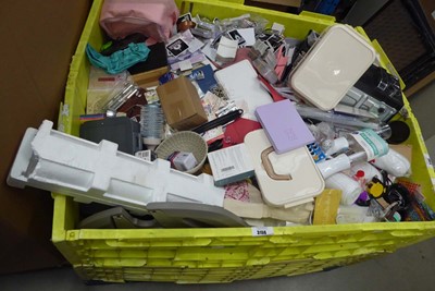 Lot 3156 - Pallet of mixed housewares, toys etc.