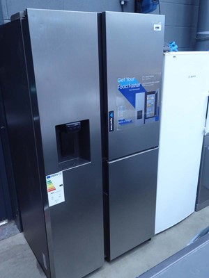 Lot 3160 - Samsung American style fridge freezer