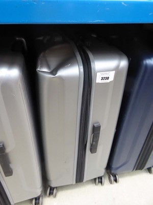Lot 3230 - Large hard shelled Samsonite suitcase