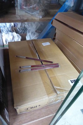 Lot 3183 - Box of makeup brushes