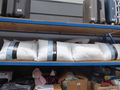 Lot 3195 - Approx. 16 loose Hotel Grande bedding pillows