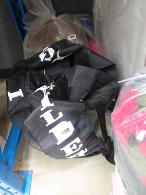 Lot 3309 - Bag of netballs