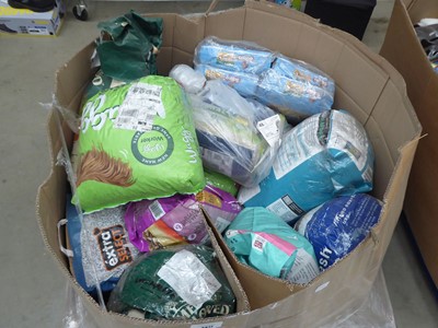 Lot 3317 - Pallet of various pet food, cat litter, etc.