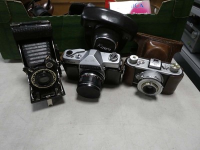 Lot 2263 - Box containing various cameras