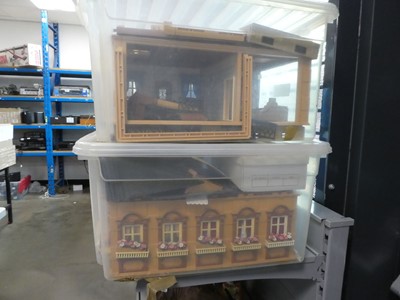 Lot 2382 - Ranch and Playmobil mansion and accessories in...