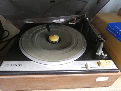 Lot 2495 - Philips turntable model 22GA145/43