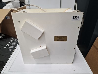 Lot 3353 - Automatic bird feeder