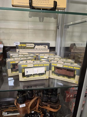 Lot 368 - An assortment of nine boxed items by Wren...