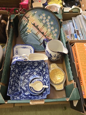 Lot 421 - A tray containing a ceramic galleried tray,...
