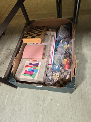 Lot 428 - A tray containing dominoes, chess sets, etc
