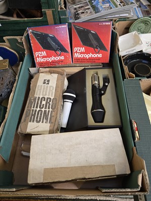 Lot 435 - A tray containing various microphones