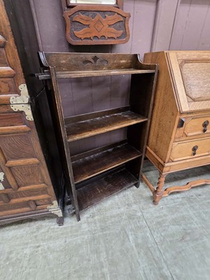 Lot 41 - An early 20th century oak open bookcase