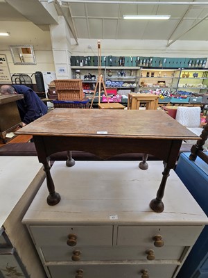 Lot 66 - An early 20th century oak occasional table