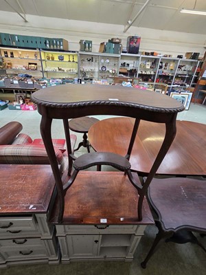 Lot 79 - An Edwardian mahogany kidney shaped occasional...