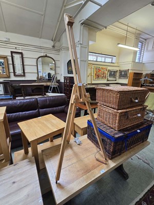 Lot 107 - A Windsor and Newton artist easel