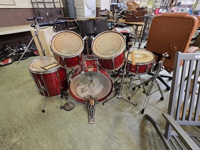 Lot 117 - A part Pearl drum kit