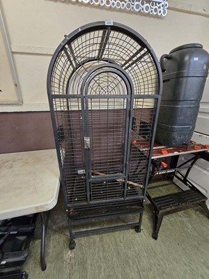 Lot 143 - A large parrot cage