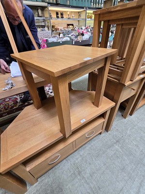 Lot 95 - A modern oak square topped occasional table