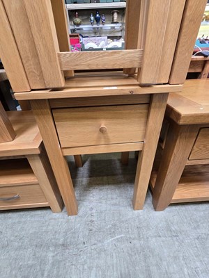 Lot 98 - A modern oak side table with single drawer
