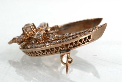 Lot 740 - A late 19th/early 20th century yellow metal...