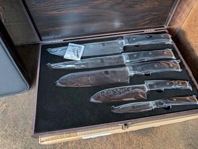 Lot 578 - 5 piece knife set in presentation box