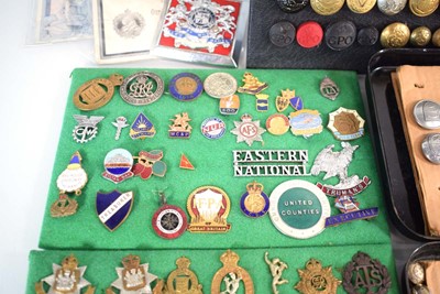 Lot 108 - A collection of buttons, badges, belt buckles,...