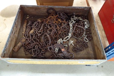 Lot 4570 - Box containing a qty of chains in various sizes