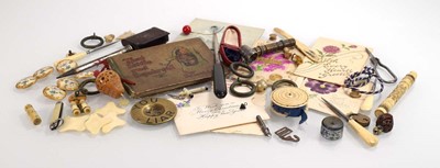 Lot 83 - A group of collectables including remembrance...