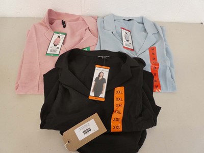 Lot 1630 - Approx. 40 Hilary Radley v-neck blouses