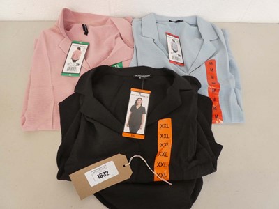 Lot 1632 - Approx. 40 Hilary Radley v-neck blouses