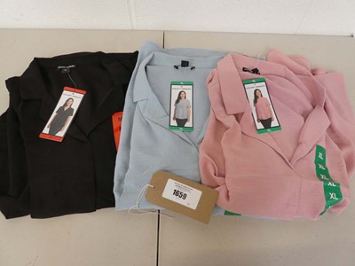 Lot 1659 - Approx. 40 Hilary Radley v-neck blouses