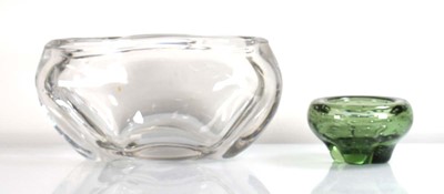 Lot 70 - A Whitefriars 'Controlled Bubble' bowl in...
