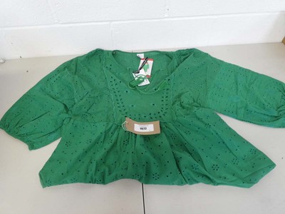 Lot 1672 - Approx. 15 women's long sleeve green summer...