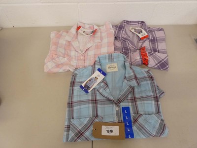 Lot 1678 - Approx. 50 women's short sleeve collared...