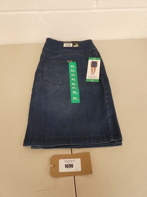 Lot 1690 - Approx. 20 women's denim skorts by S.C & Co.