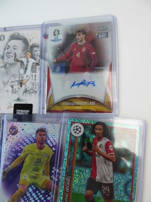 Lot Qty of top loaded/sleeved football trading...