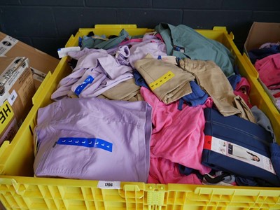 Lot 1706 - A pallet containing a mix of men's and women's...