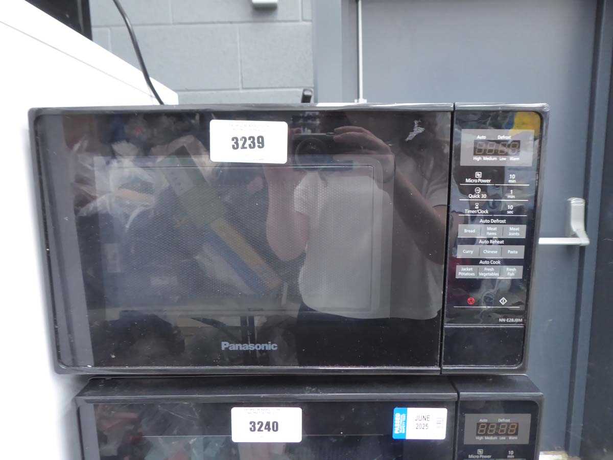 Lot 3239 - Panasonic microwave